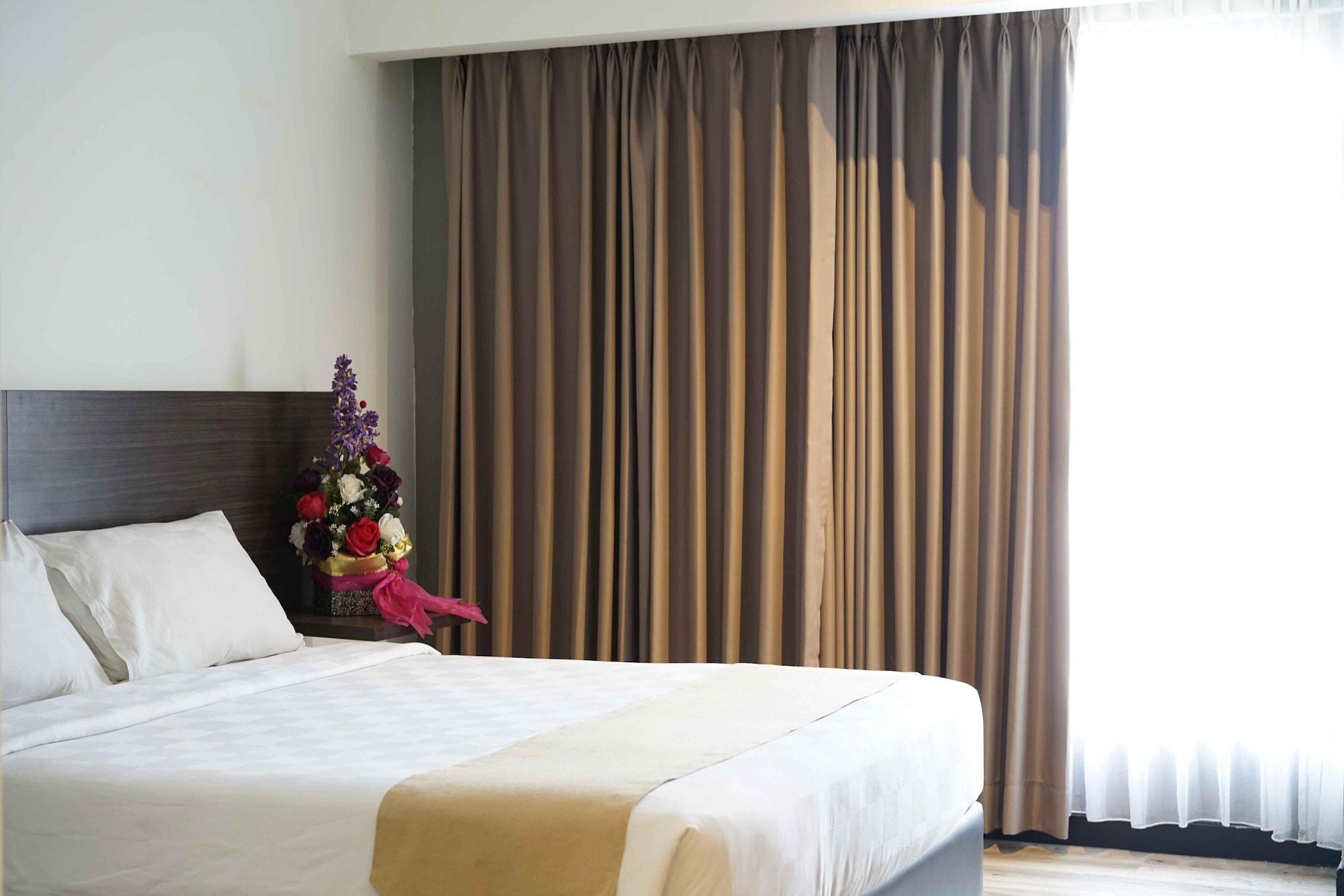 Yunna Hotel Lampung Бандар-Лампунг Екстер'єр фото