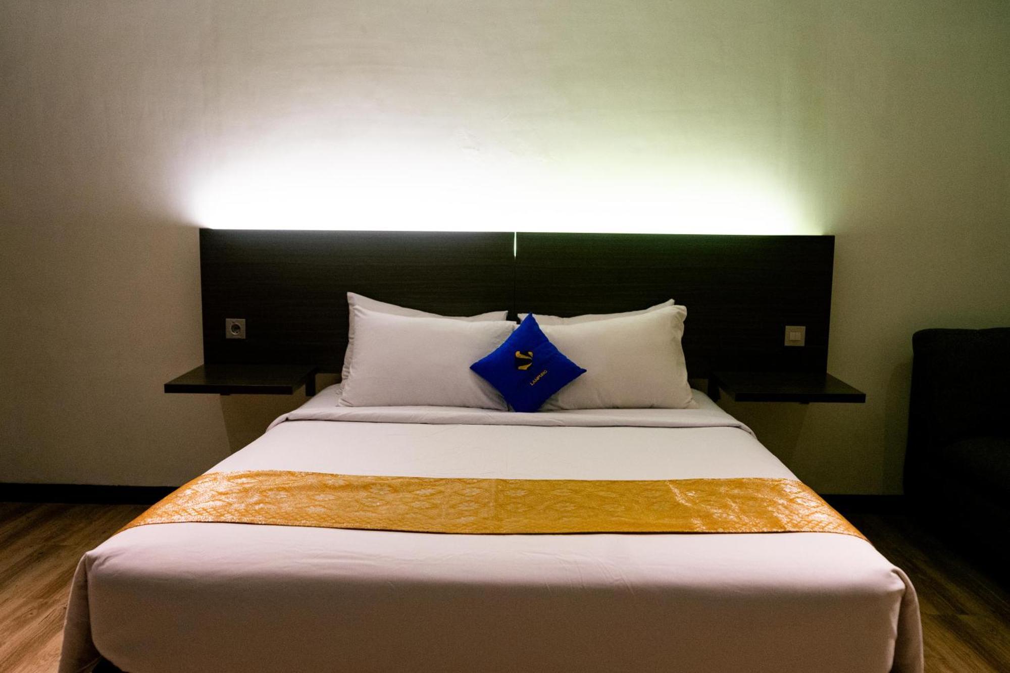 Yunna Hotel Lampung Бандар-Лампунг Екстер'єр фото