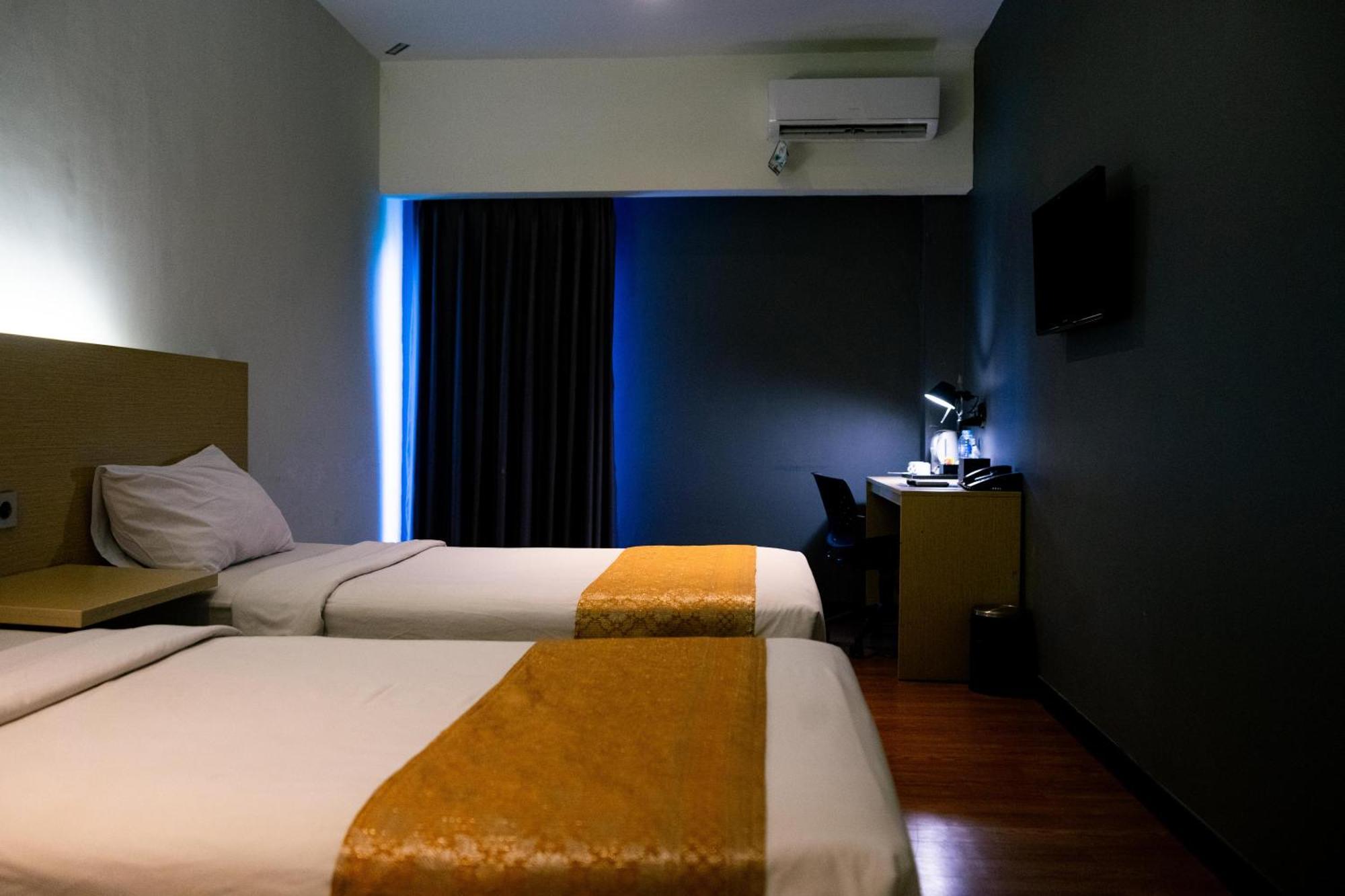 Yunna Hotel Lampung Бандар-Лампунг Екстер'єр фото