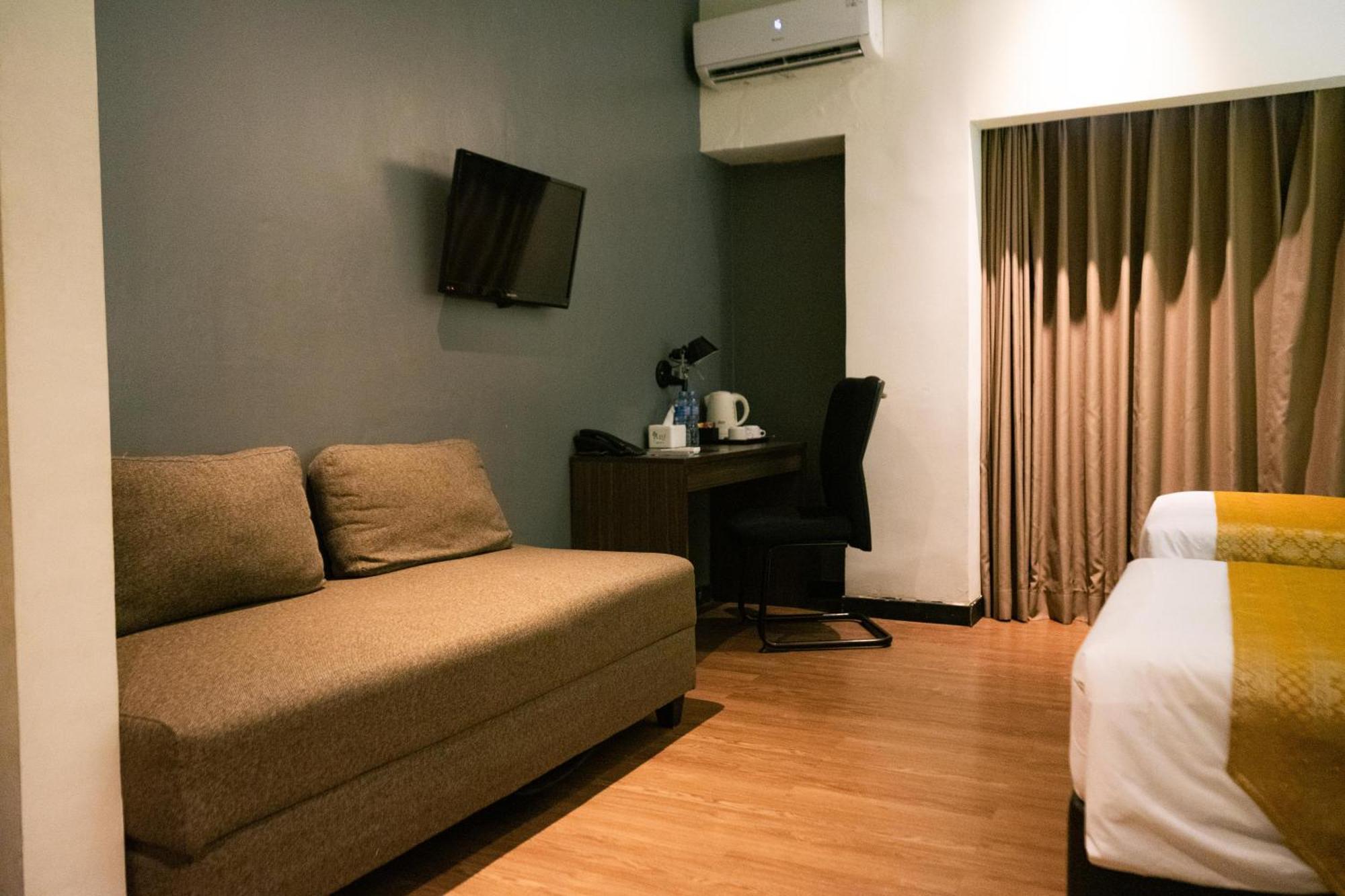 Yunna Hotel Lampung Бандар-Лампунг Екстер'єр фото